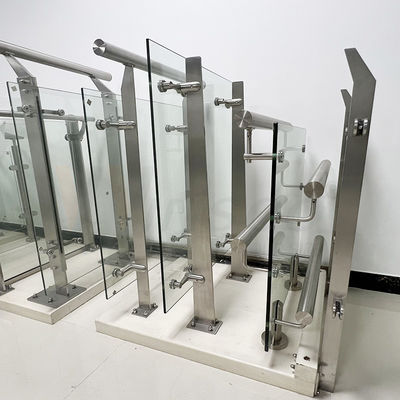 Categoria 201 coluna de aço inoxidável dos trilhos da fabricação de metal 304 316 para a cerca da escadaria