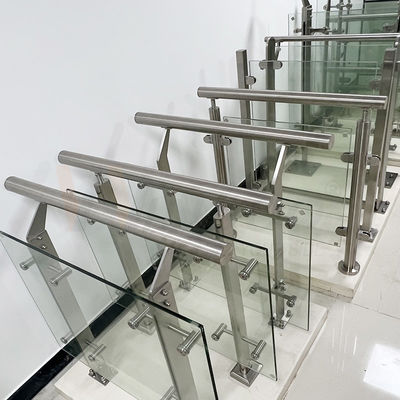 Categoria 201 coluna de aço inoxidável dos trilhos da fabricação de metal 304 316 para a cerca da escadaria