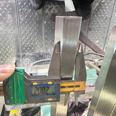 Tubo de Aço Inoxidável 316L Comprimento Padrão 2m 3m 5m 5,85m 6m 12m Tubo Sem Costura para Aplicações Químicas e Marinhas